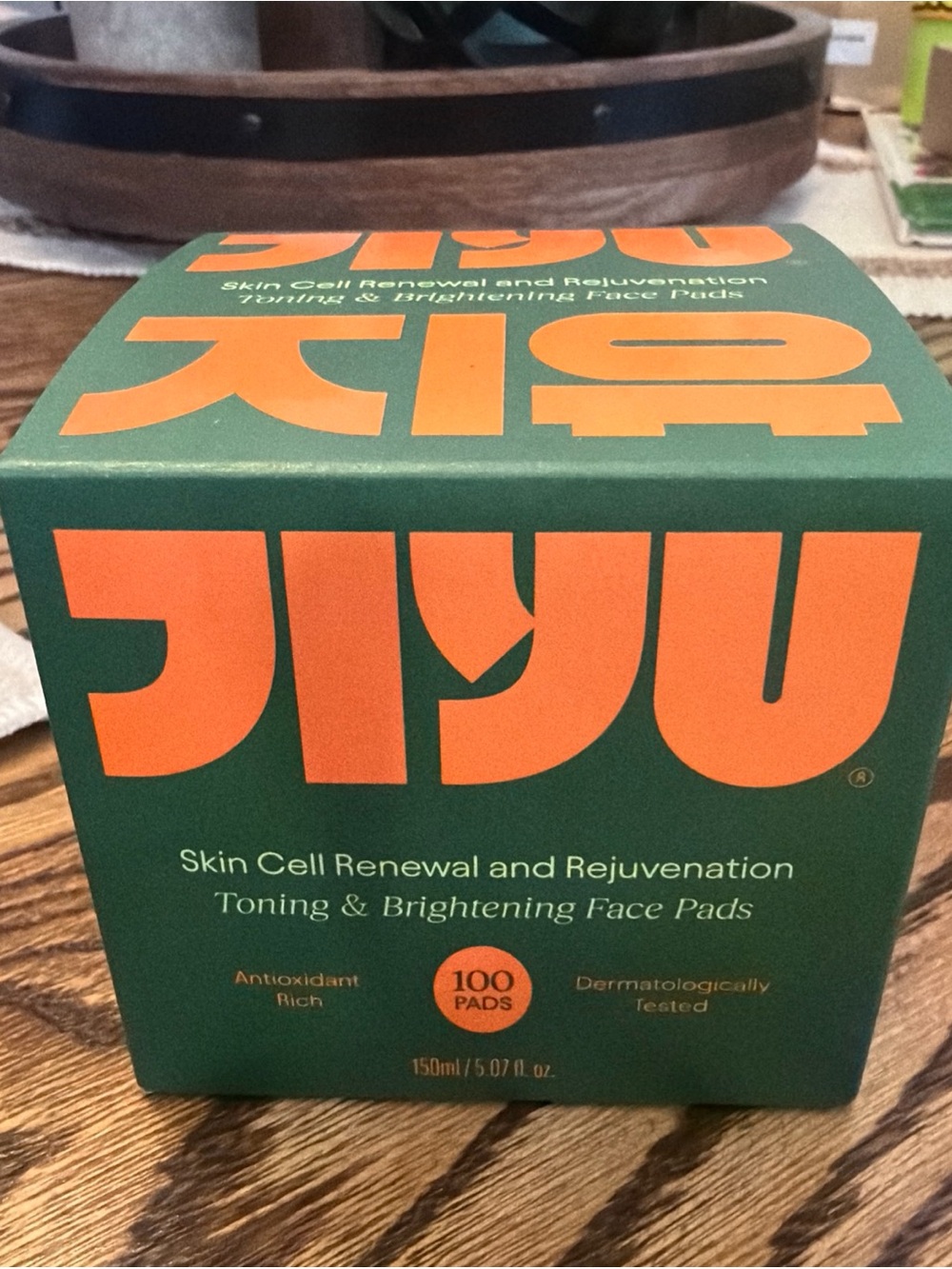 New Jiyu Skin Cell Renewal And Rejuvenation Toning & Brightening Face Pads - 100